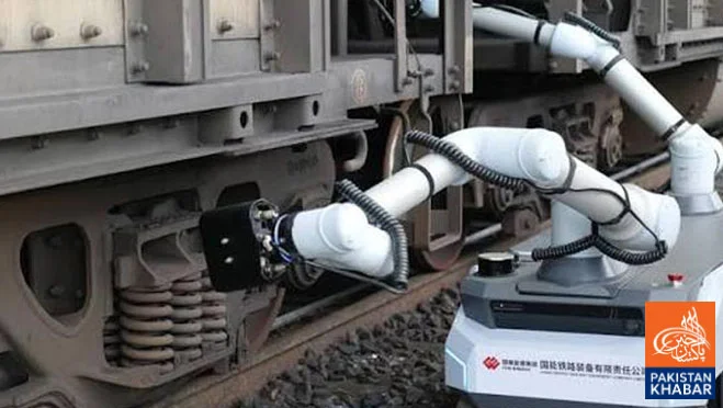 Robots Begin Guiding Passengers at China Railway Station