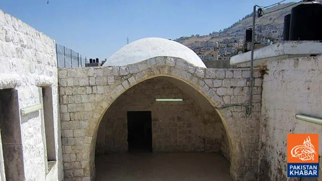 Hundreds of Israeli Settlers Raid Prophet Joseph’s Tomb in Nablus