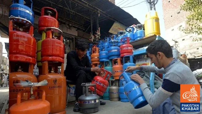 LPG Prices Remain High, Market Rates Rs300 per Kg Above Official Prices