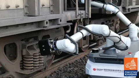 Robots Begin Guiding Passengers at China Railway Station