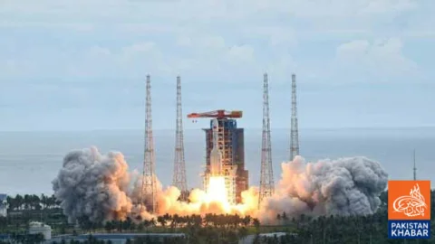 China Launches New Batch of Internet Satellites into Space
