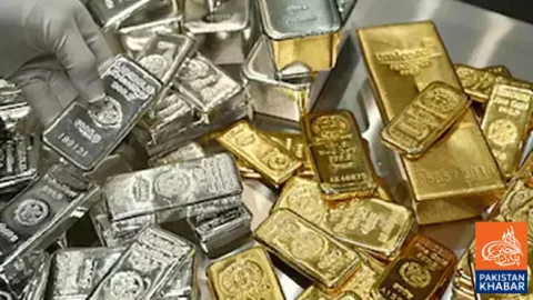 Gold Falls, Silver Rises as Prices Change