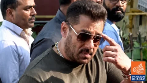 Fan’s Foot Comes Under Salman Khan’s Car, Video Goes Viral