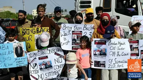Four Pakistanis Rescued from Pirates in Somalia to Arrive Home Tomorrow